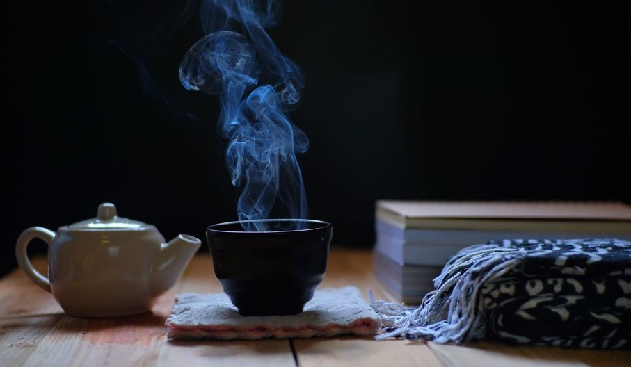 Ayurveda : buvez chaud pendant la journée Ayurveda Buvez chaud pendant le printemps