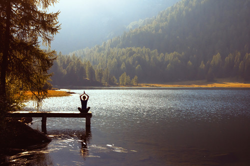 Comment le yoga postural et le pranayama nous apprennent l'ancrage dans l'instant ?