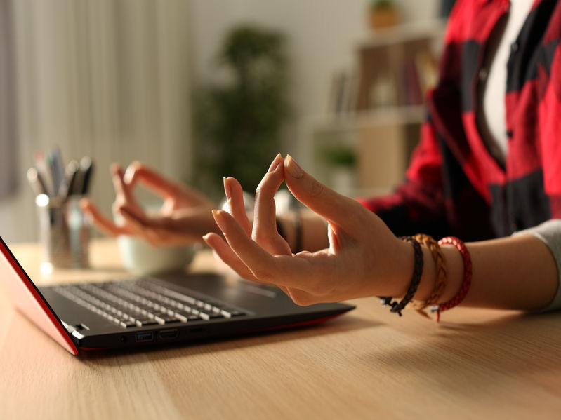 Pour ou contre le yoga en ligne ? la réponse