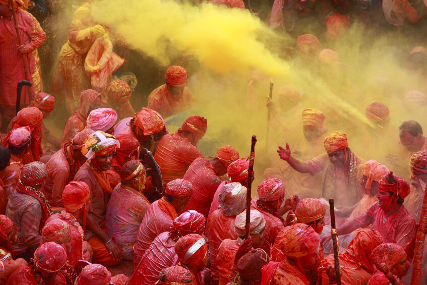 Holi, une fete religieuse, mais aussi un fait social Holi : « Bura na mano, Holî ha » : la revanche des intouchables