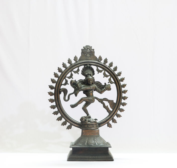 La staue du Dieu des danseurs :  Natarajâsana