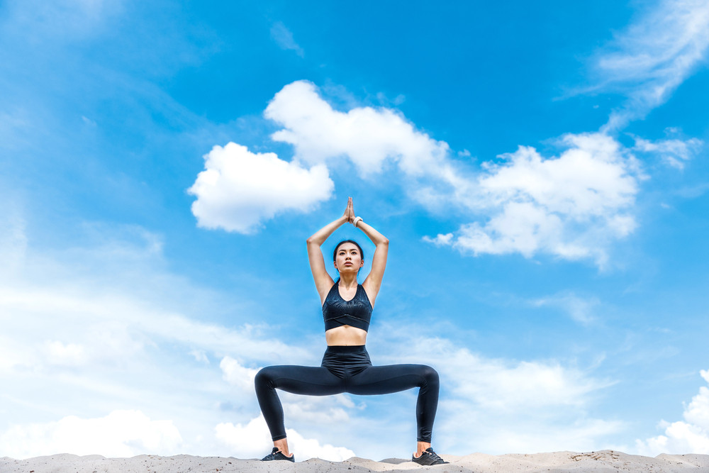 Utkata Konasana en détail Comment réaliser la posture de la déesse ?