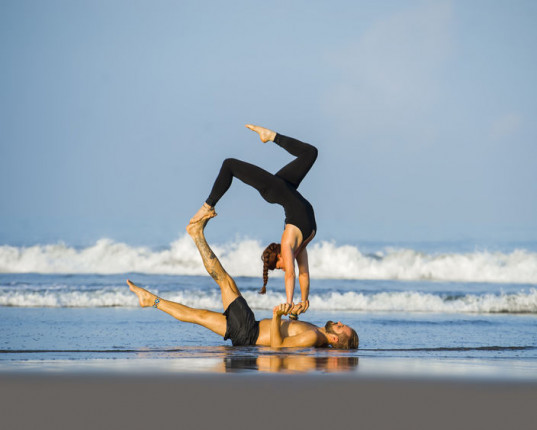 Pourquoi faire du yoga en couple ?